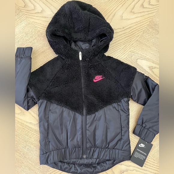 *NWT* Girls Nike Limited Edition Sportswear Windrunner Jacket Size 6